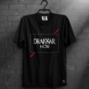 alt="T-shirt nera con stampa del logo Drakkar Noir"