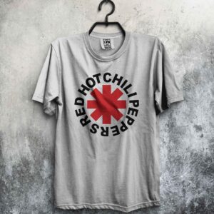 alt="T-shirt bianca dei Red Hot Chili Peppers con logo iconico Red Asterisk"