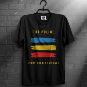 alt="T-shirt nera con stampa del logo vintage Every Breath You Take"